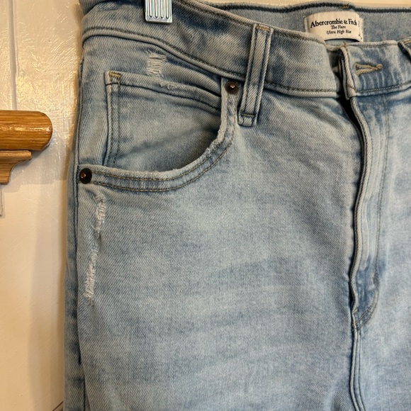 Abercrombie & Fitch The Flare Ultra High Rise Jeans size 29/8L - Picture 4 of 6